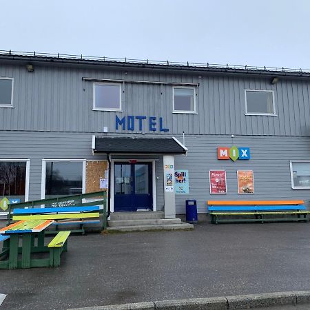 Mix Tana Spiseri Og Overnatting Motel Esterno foto