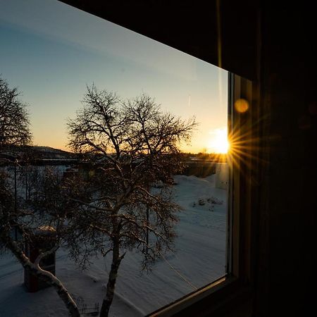 Mix Tana Spiseri Og Overnatting Motel Esterno foto